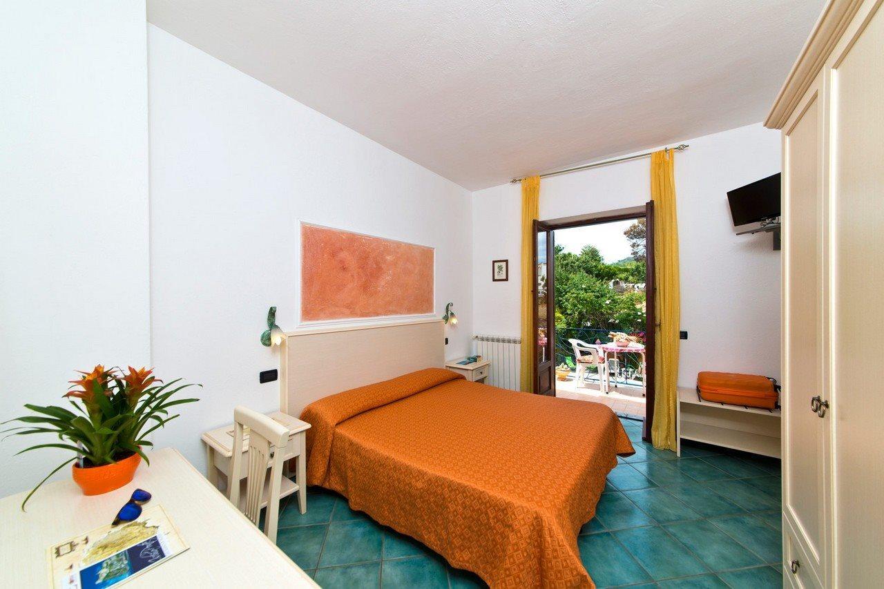 Hotel Aragonese Иския Екстериор снимка