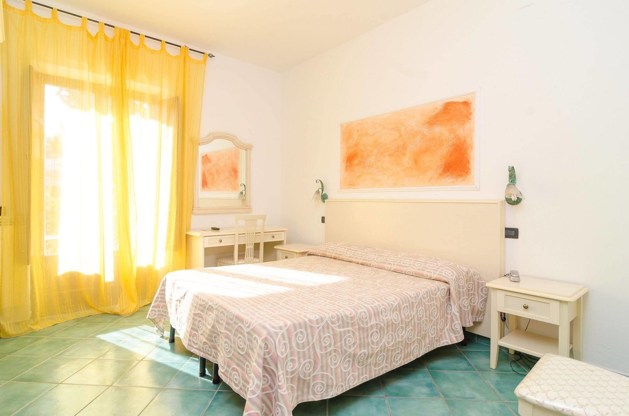 Hotel Aragonese Иския Екстериор снимка