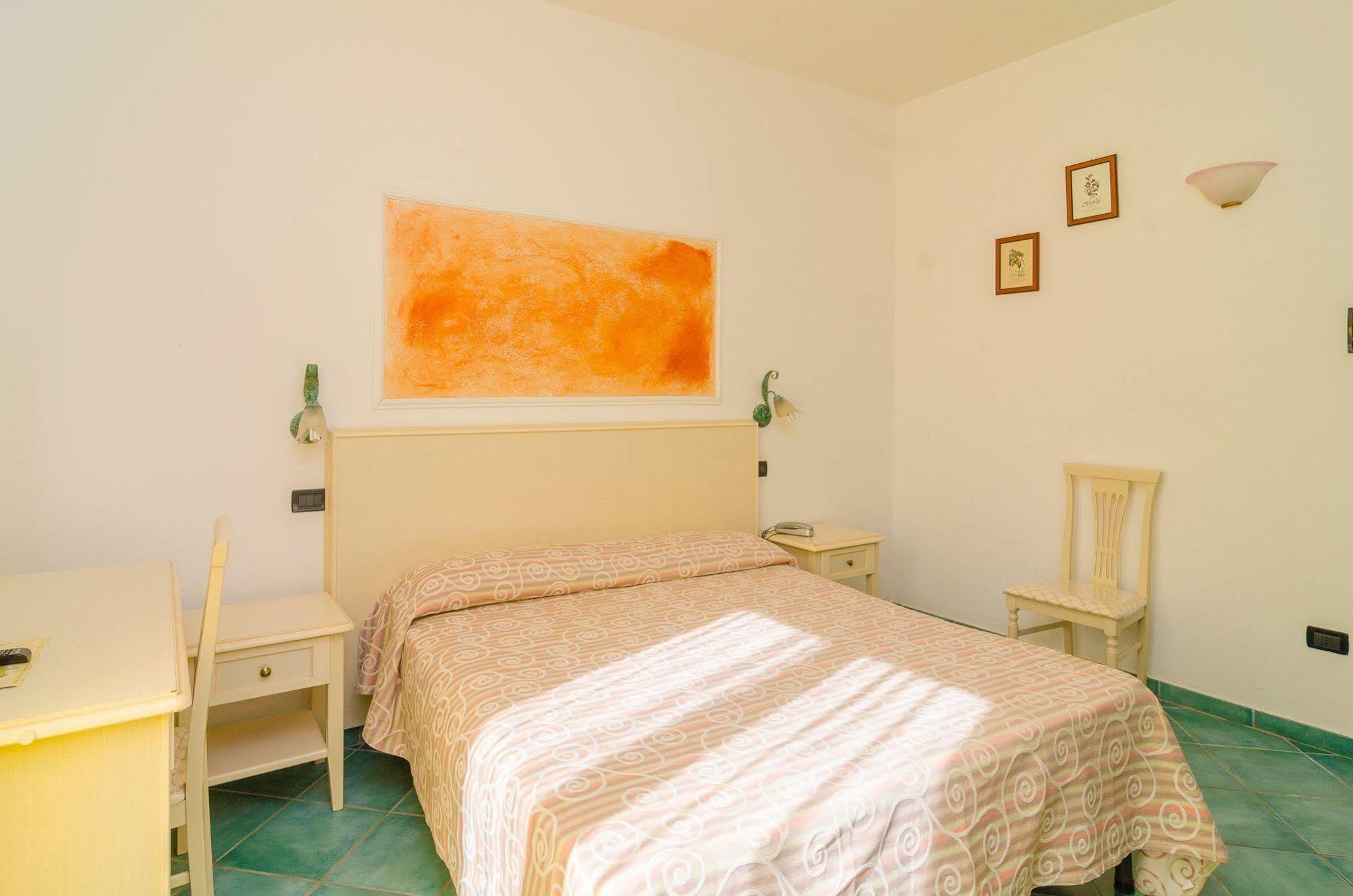 Hotel Aragonese Иския Екстериор снимка