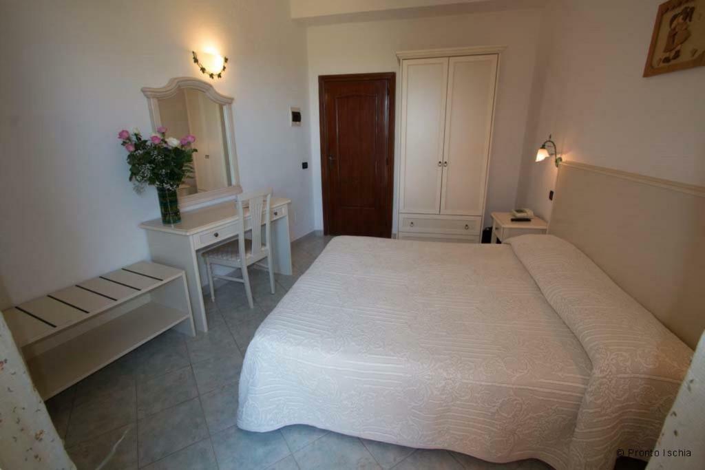 Hotel Aragonese Иския Екстериор снимка