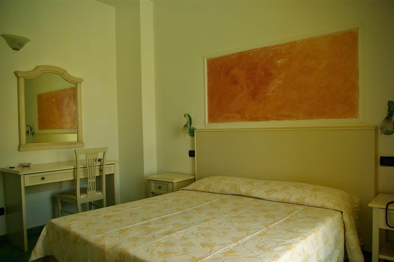 Hotel Aragonese Иския Екстериор снимка